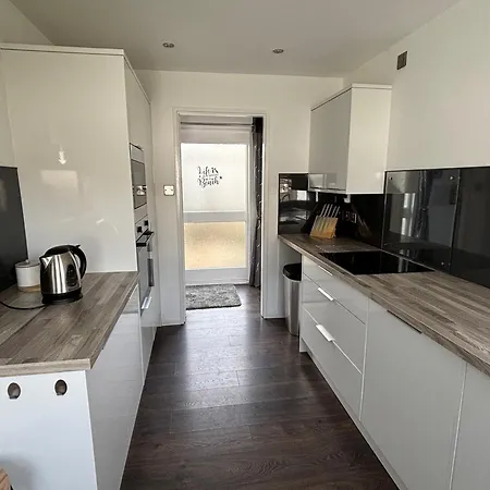 Sea View In Sleeps 6 *